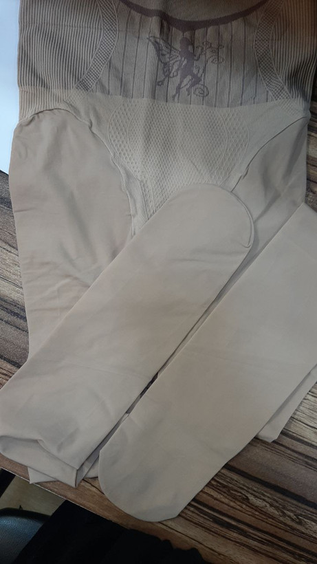 تصویر جوراب شلواری زنانه ، گندار، جنس بادکنکی، ضخیم، مقاوم و مناسب فصل بهار – رنگ مشکی و کرم - فروشگاه ماهپوشاندرویر