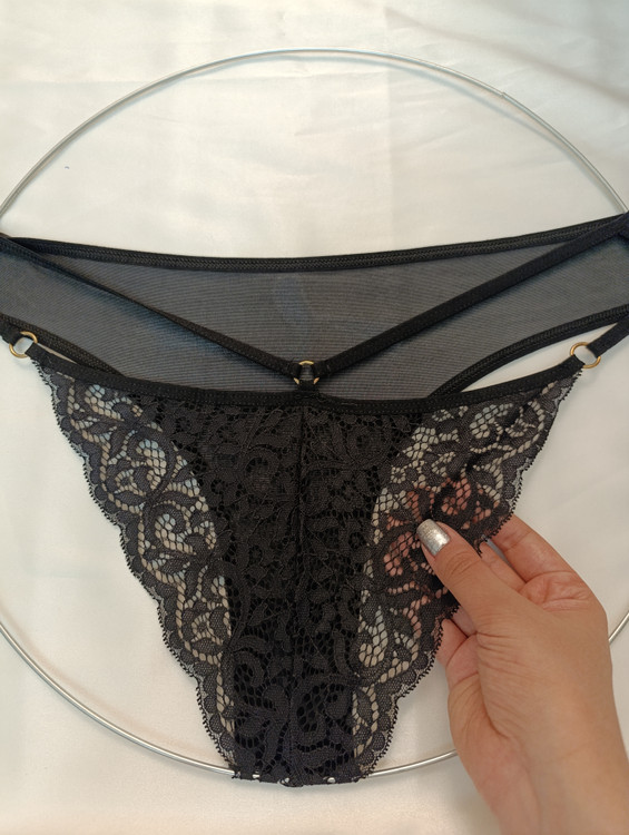 تصویر انواع شورت فانتزی ، پشت باز، فاق باز ، زنانه ، حریر و گیپور رنگ مشکی - فروشگاه ماهپوشاندرویر